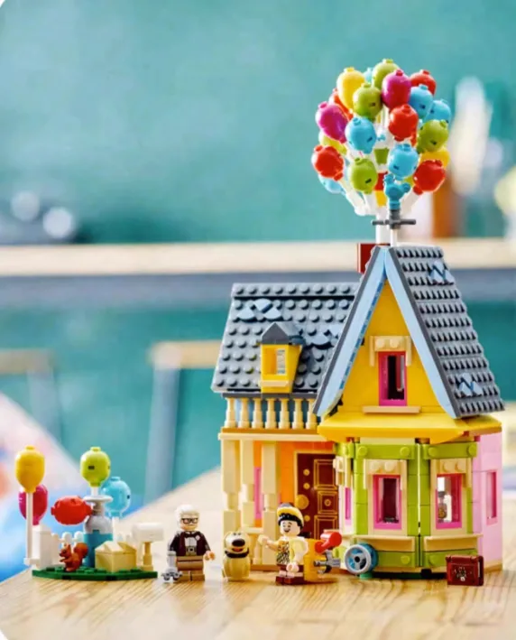 Дитячий конструктор Disney 598 деталей пластик 32х24х7 см різні кольори