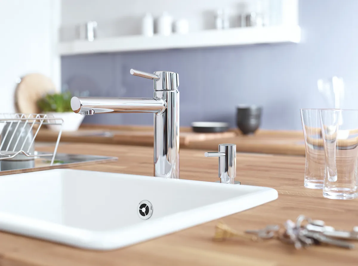 Дозатор для миючого засобу Grohe хром 330х66х110 мм