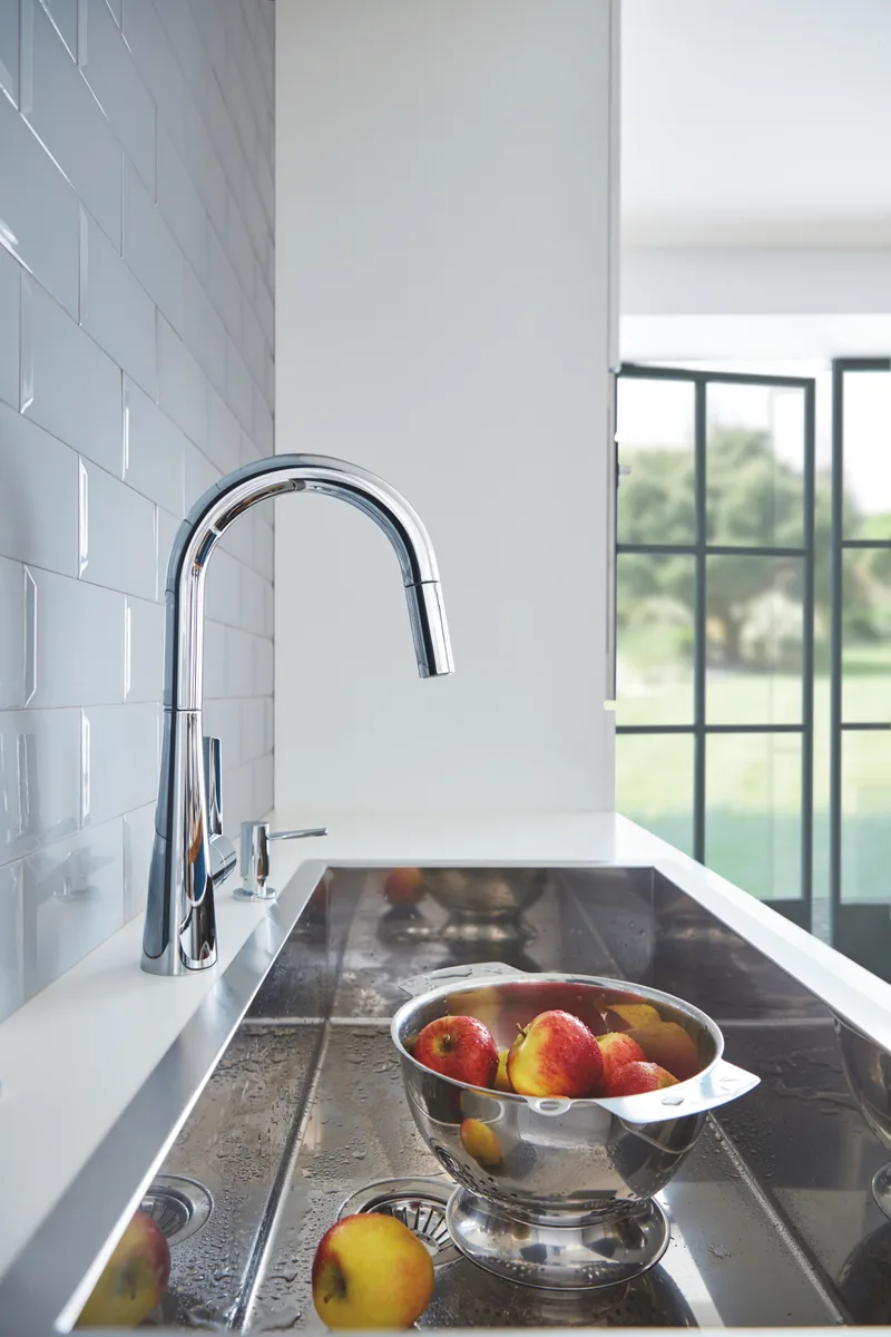 Дозатор для миючого засобу Grohe хром 330х66х110 мм