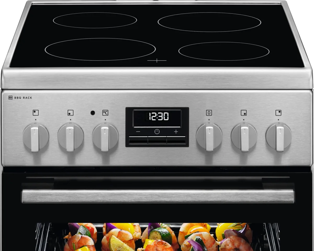 Електрична склокерамічна плита Electrolux, 57л, 50x60см, з дисплеєм, конвекцією та мангальною підставкою, нержавіюча сталь.