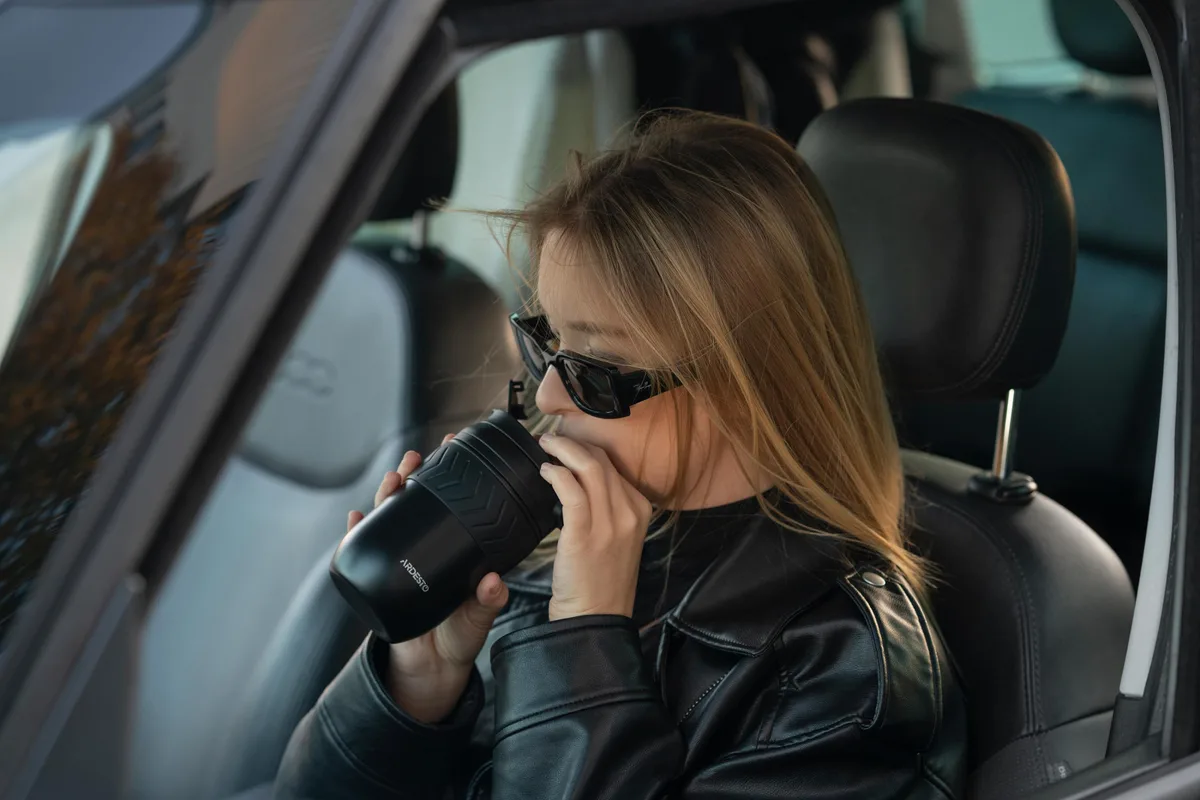 Термос для напоїв ARDESTO Cosy, 400 мл, з нержавіючої сталі, чорного кольору.
