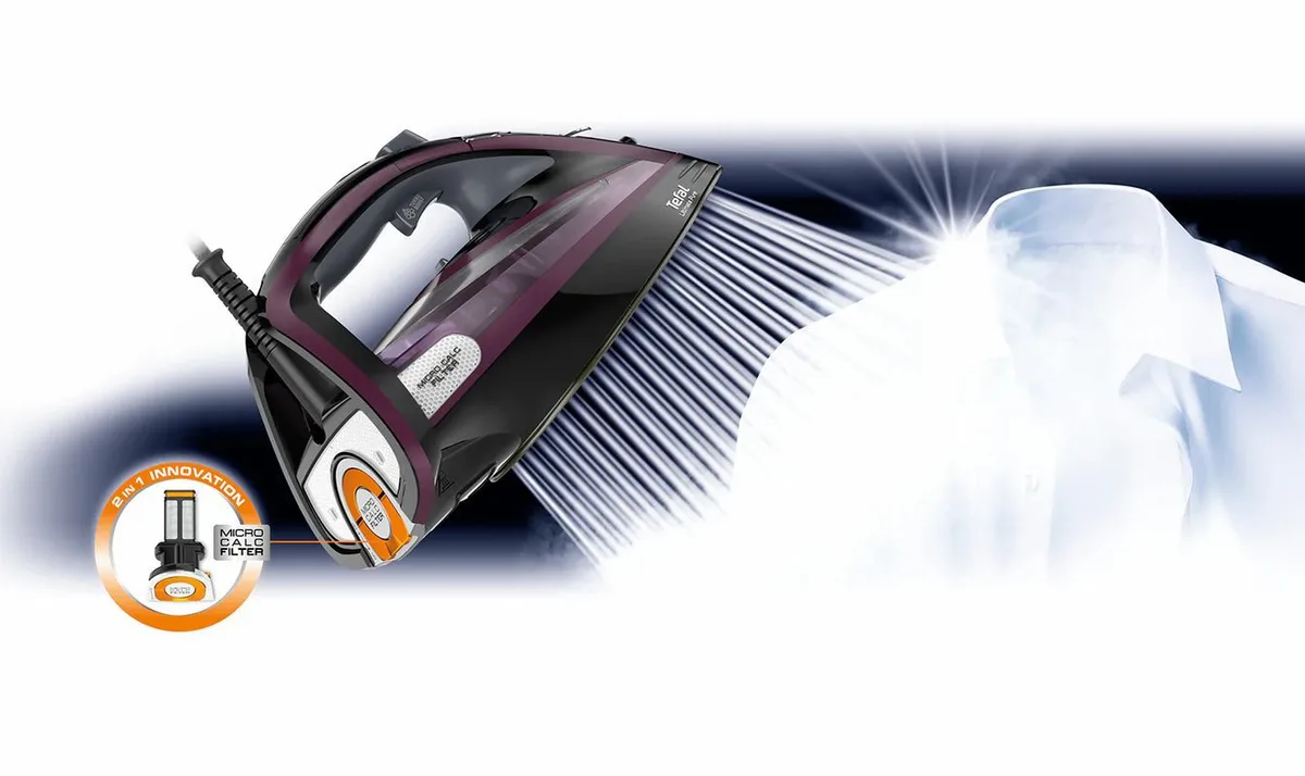Праска Tefal Ultimate Pure, 3000Вт, 350мл, паровий удар -240гр, постійна пара - 55гр, керамічна підошва, чорний з фіолетовим.