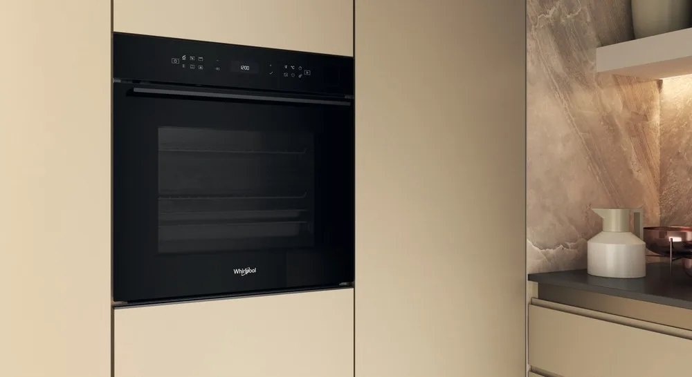 Електрична духова шафа Whirlpool, 73 л, клас енергоефективності A+, з дисплеєм, конвекційним приготуванням, піролізом та телескопі