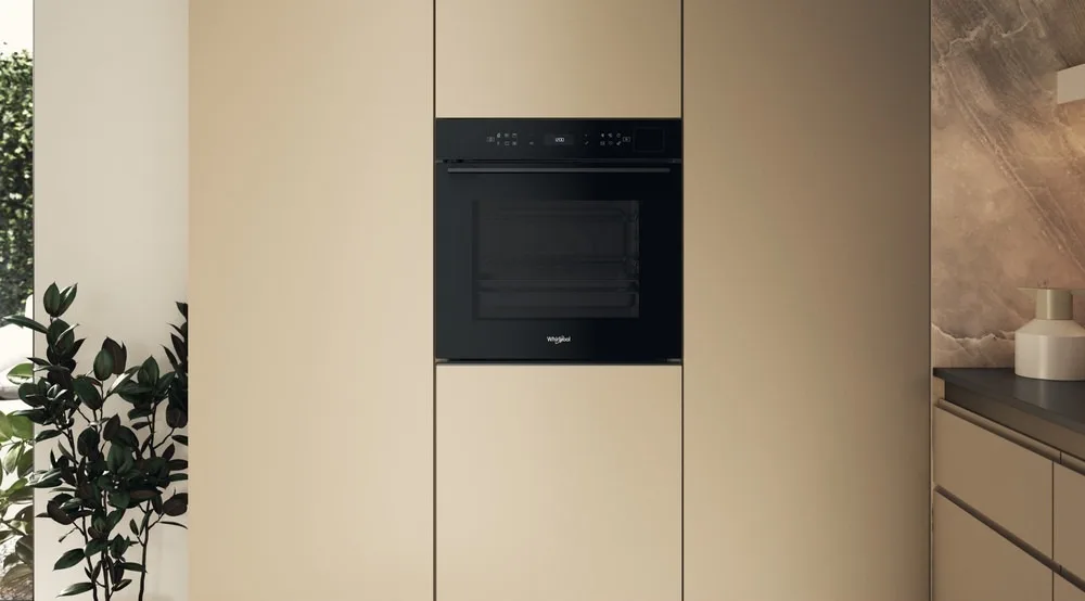Електрична духова шафа Whirlpool, 73 л, клас енергоефективності A+, з дисплеєм, конвекційним приготуванням, піролізом та телескопі