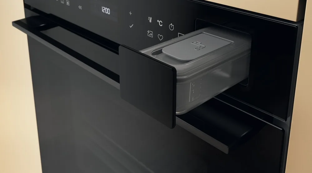 Електрична духова шафа Whirlpool, 73 л, клас енергоефективності A+, з дисплеєм, конвекційним приготуванням, піролізом та телескопі