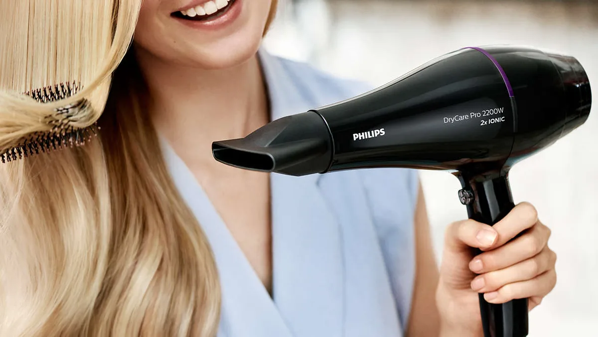 Фен Philips профессиональный 2200 Вт черный с ионизацией и насадками 9 мм, 2 скорости, 2 температуры.