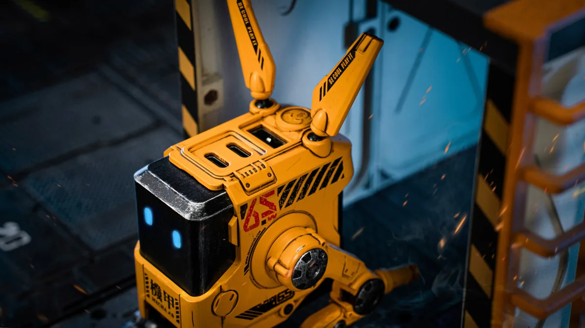 Зарядное устройство сетевое GravaStar Alpha65 65Вт 2XUSB-C/USB-A, War-Damaged Yellow