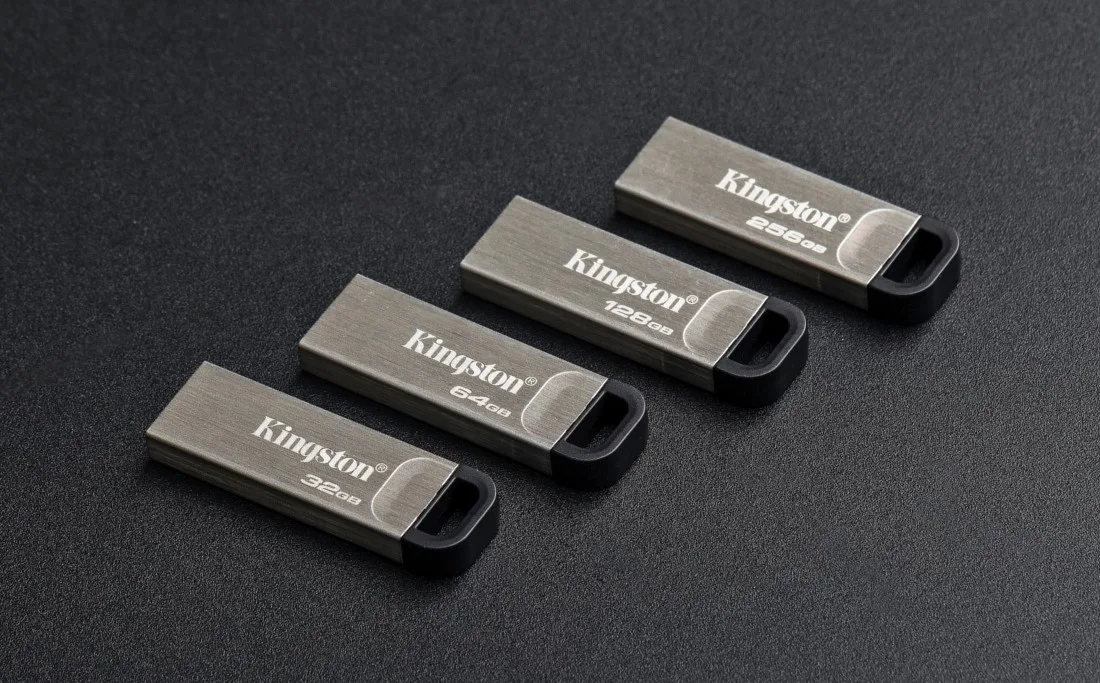 Флеш накопичувач Kingston металевий 64 ГБ USB 3.2 сріблястий