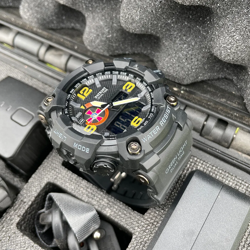Наручні годинники Patriot полімер чорні 50 м 81 г