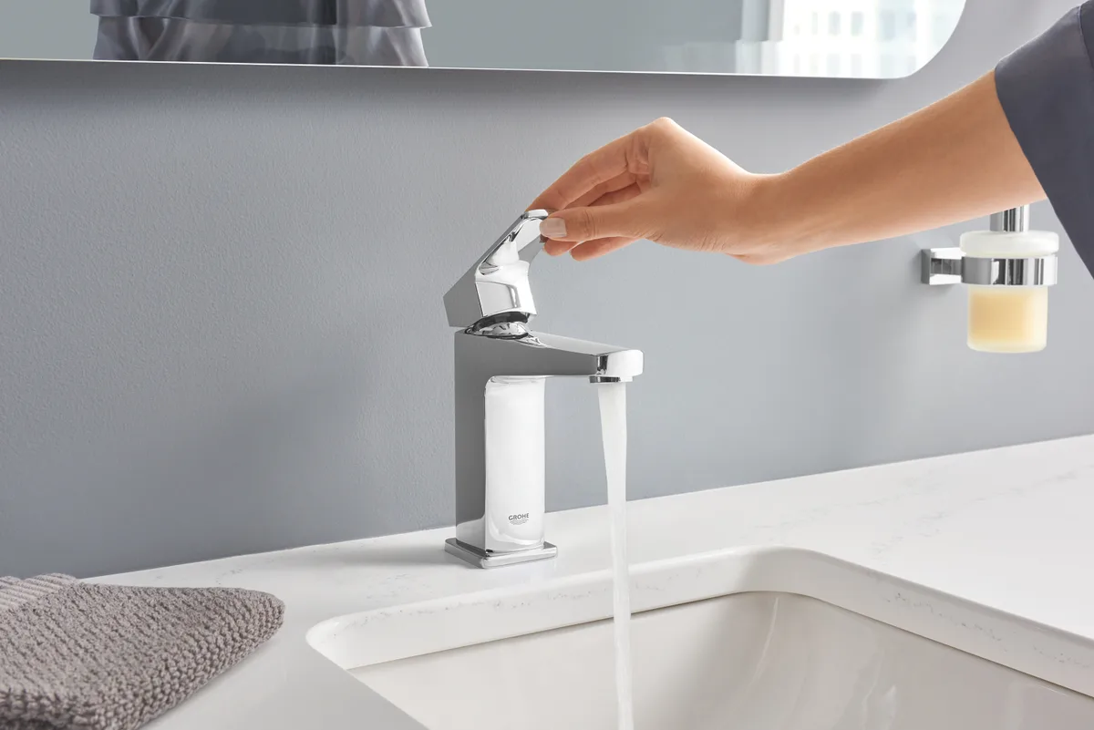 Дозатор рідкого мила Grohe металевий 157х72х125 мм сталевий хромований
