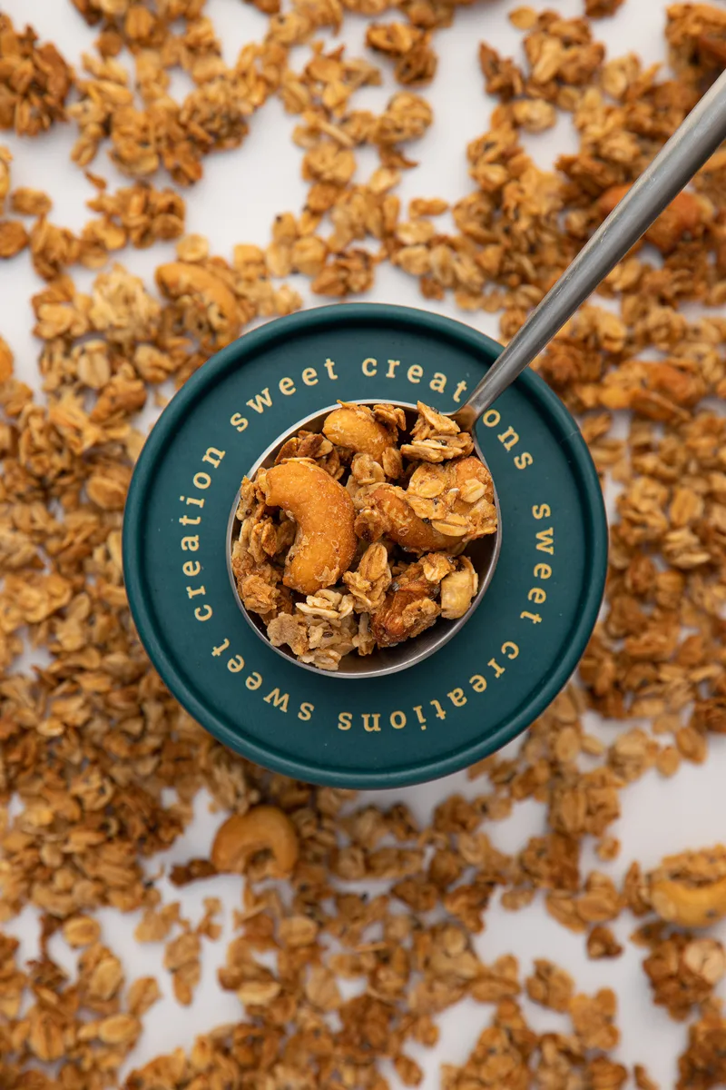 Набір граноли Almond, Nuts’ Trio 2 кг & Sweet Cashew 500г у подарунок Gregory Mill