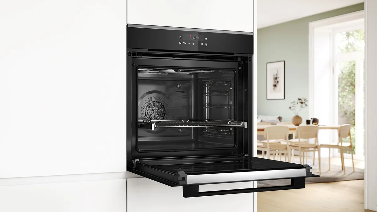 Електрична духова шафа Bosch, 71 л, клас енергоефективності A+, з дисплеєм, конвекційним приготуванням, піролітичною очисткою та т