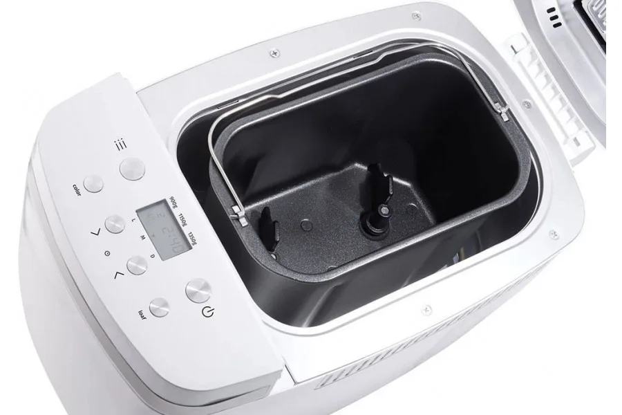 Хлібопічка Gorenje 750Вт, 14 програм, максимальна вага 1.35 кг, прямокутна форма, пластиковий корпус, білий колір.