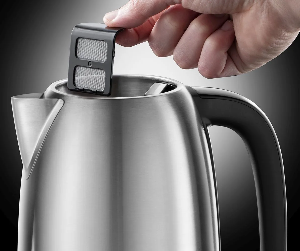 Электрический чайник Russell Hobbs Adventure 17 л, металлический, серебристый с черными акцентами