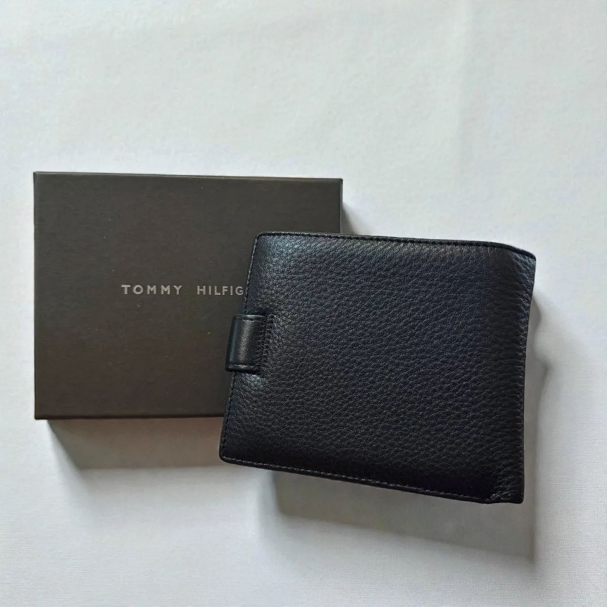Великий чоловічий гаманець Tommy Hilfiger чорний натуральна шкіра 10,5х12,5х1,5 см