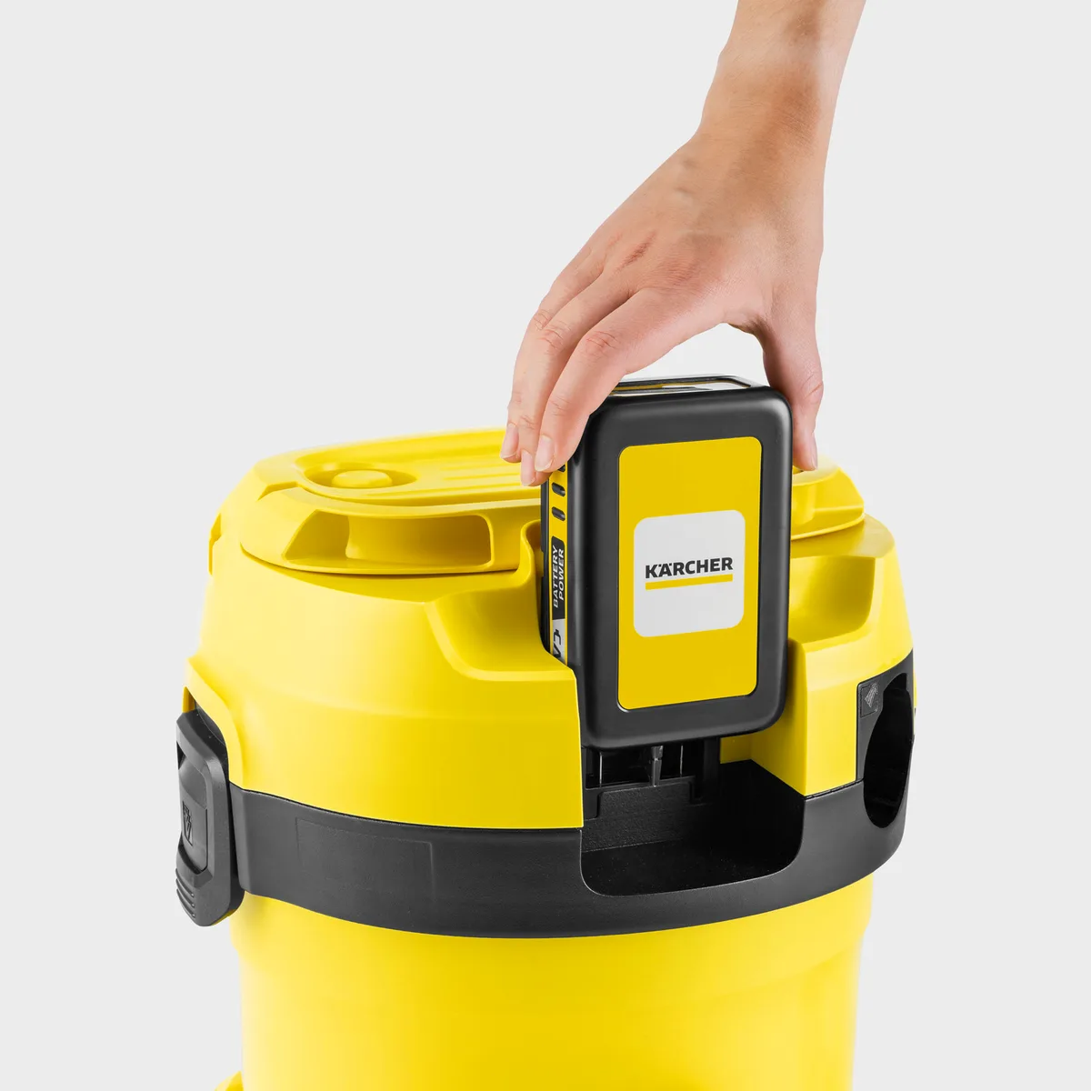Акумуляторний професійний пилосос Karcher WD 2-18, 18В, контейнер 12л, без батареї та зарядного пристрою.