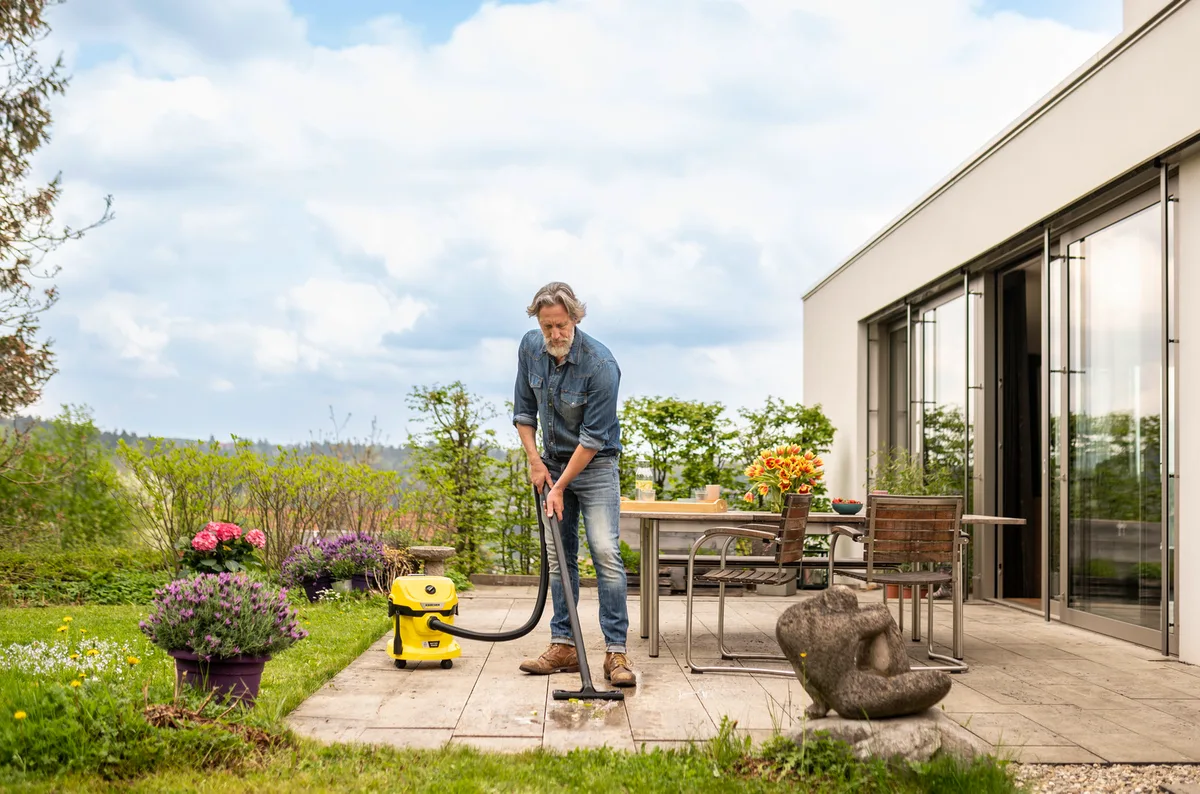 Акумуляторний професійний пилосос Karcher WD 2-18, 18В, контейнер 12л, без батареї та зарядного пристрою.