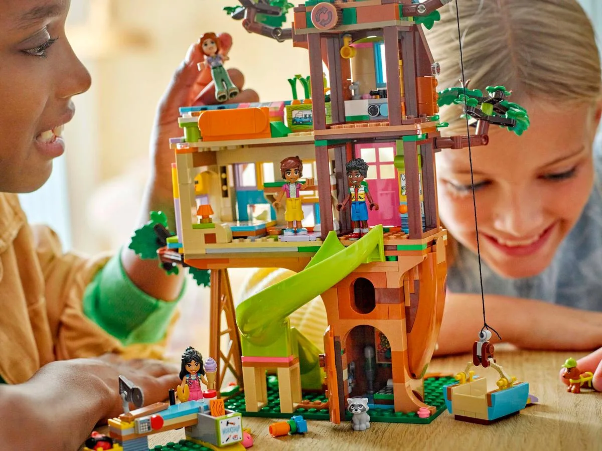 Конструктор LEGO Friends 8+ дерев'яний будиночок з тваринами