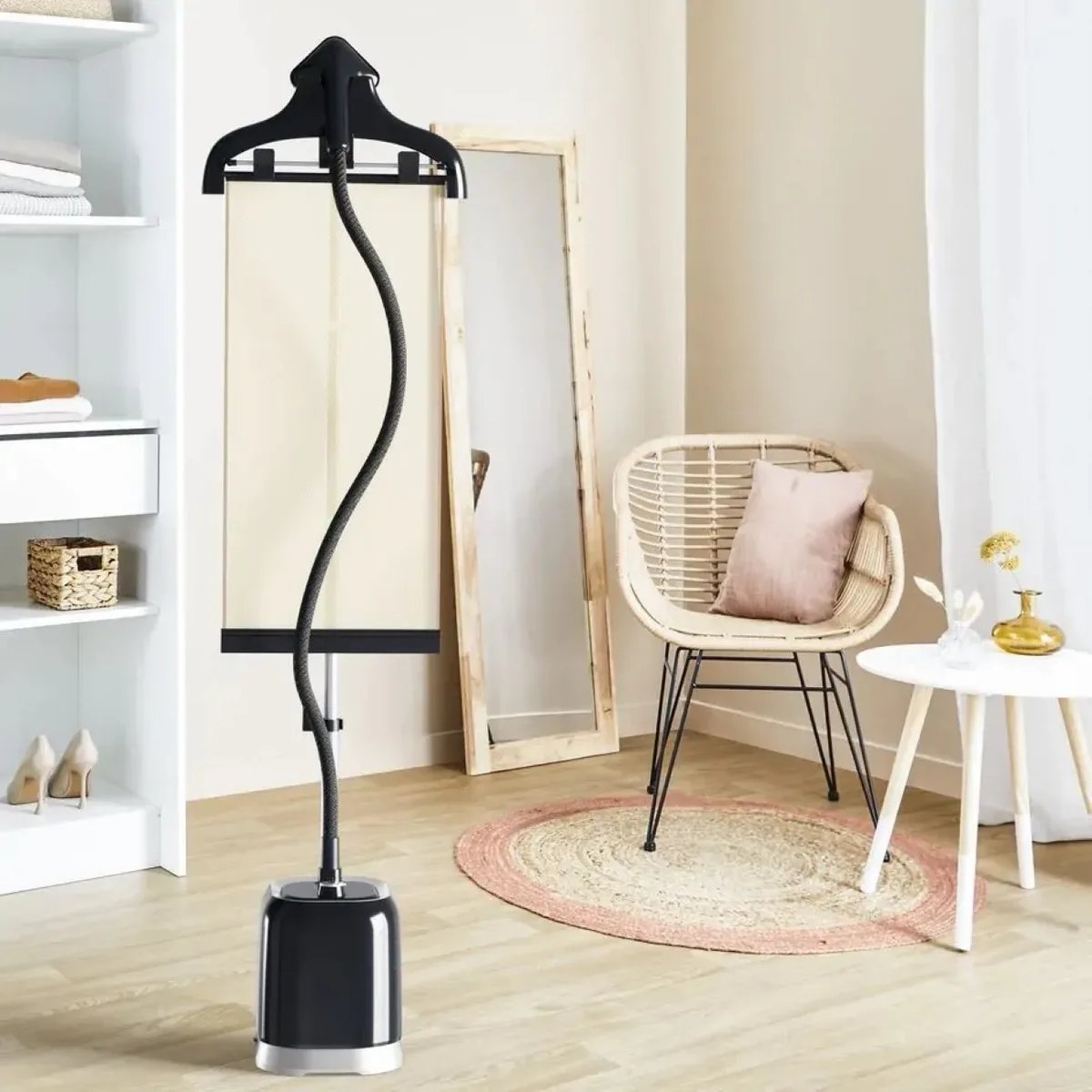 Вертикальний відпарювач Tefal Pro Style, 2000 Вт, об'єм 1500 мл, постійна подача пари - 42 г/хв, чорний.