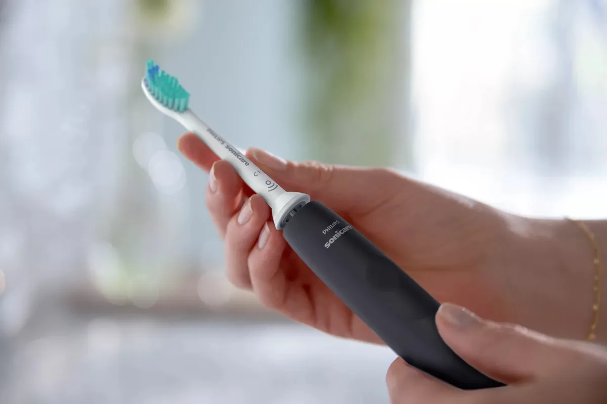 Електрична зубна щітка Philips Sonicare 3100, 31 тис. коливань на хвилину, 1 насадка, чорного кольору.