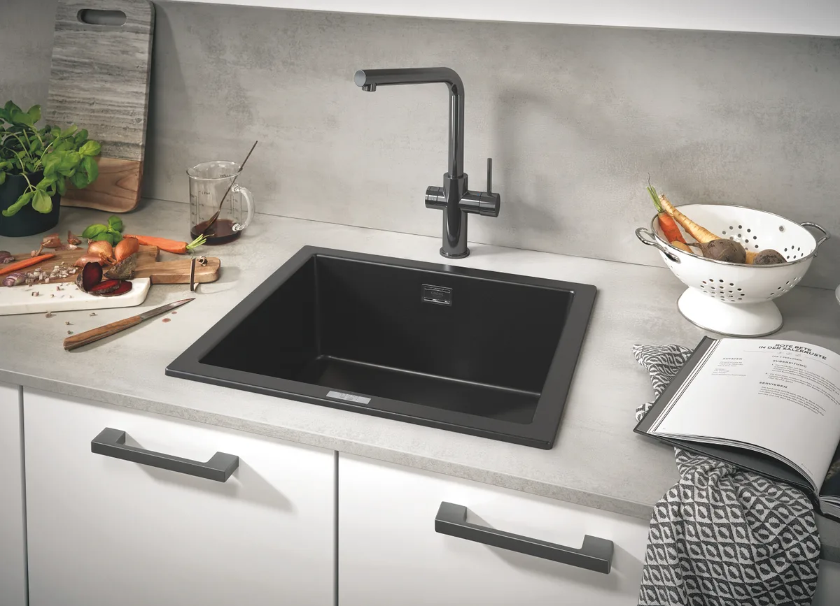 Композитна мийка Grohe штучний камінь 533х457 мм чорний матовий
