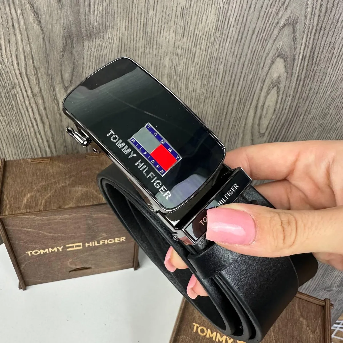 Мужской кожаный ремень Tommy Hilfiger автоматический 115-125 см натуральная кожа черный