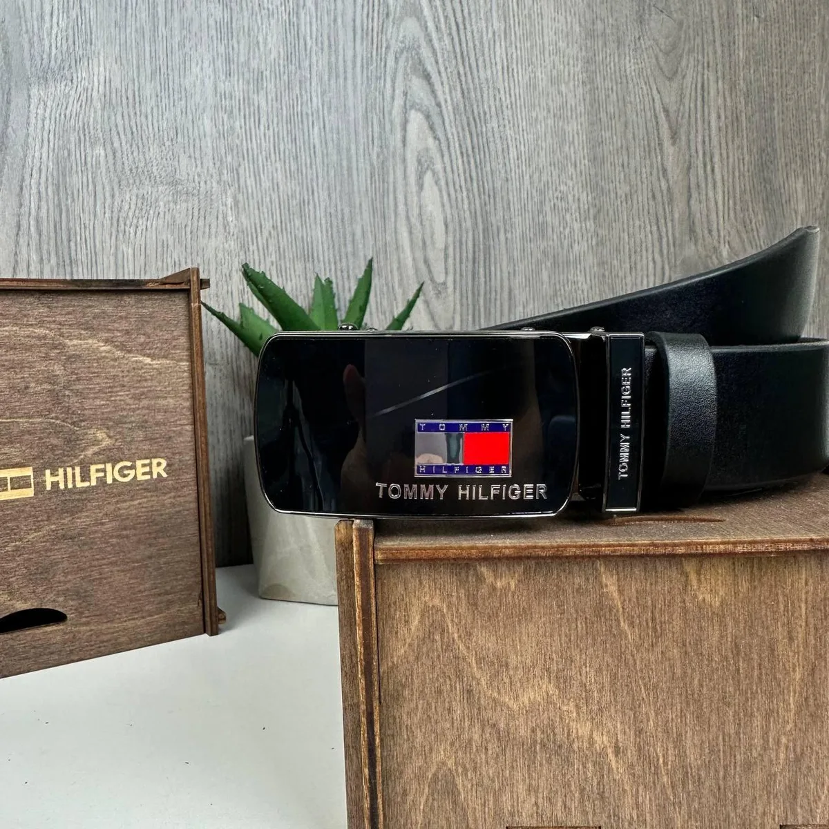 Мужской кожаный ремень Tommy Hilfiger автоматический 115-125 см натуральная кожа черный