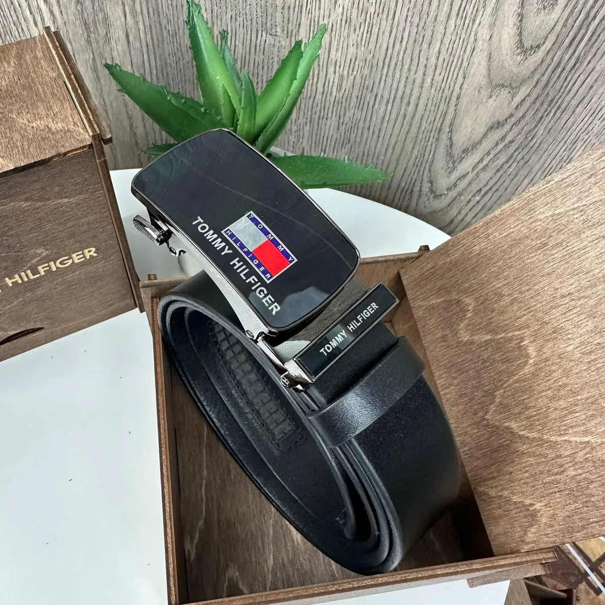 Мужской кожаный ремень Tommy Hilfiger автоматический 115-125 см натуральная кожа черный