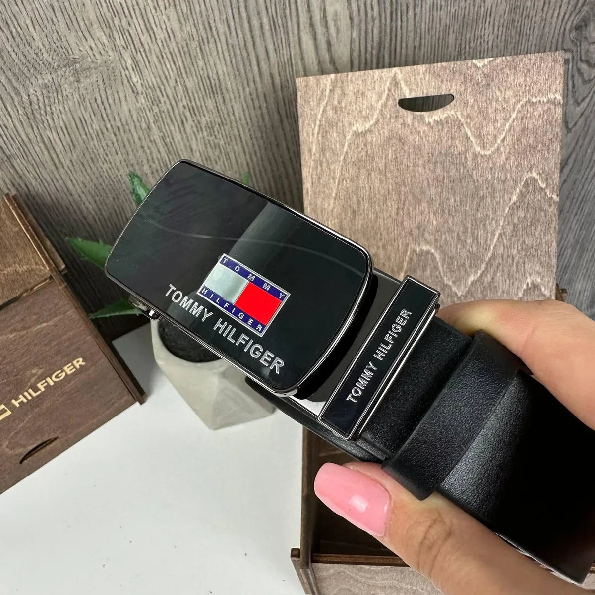 Мужской кожаный ремень Tommy Hilfiger автоматический 115-125 см натуральная кожа черный