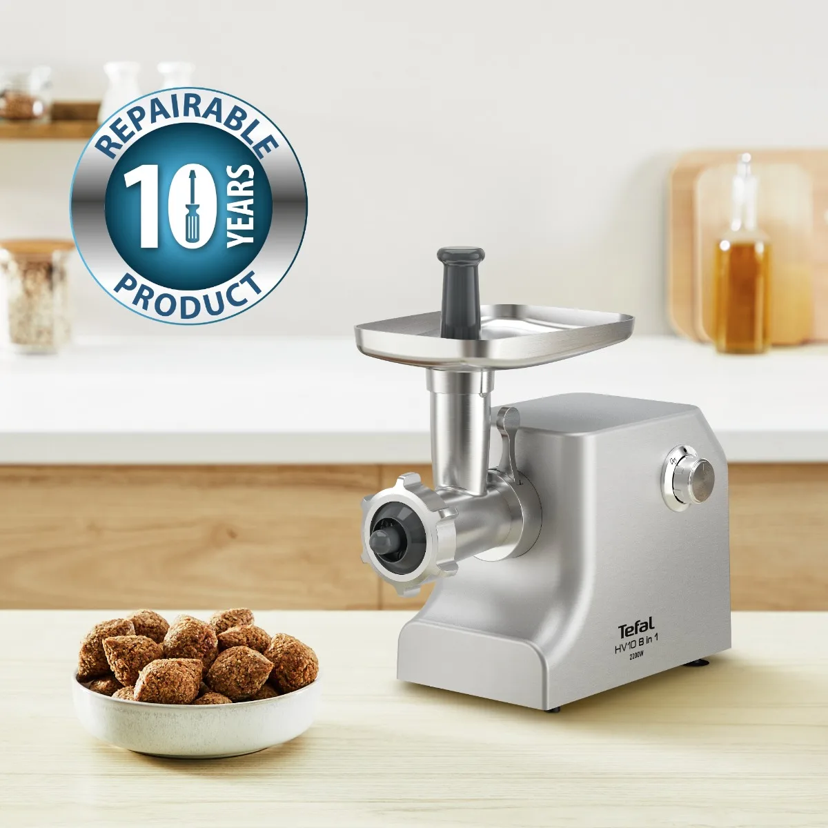 М'ясорубка Tefal HV10 8 в 1, потужність 2200 Вт, продуктивність 5.5 кг/хв, комплект з 3 решіток, насадка для ковбас, кеббе та 3 те