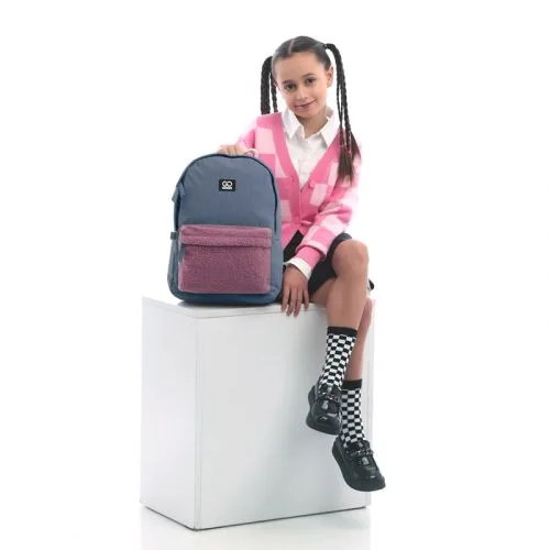 Рюкзак GoPack Education Teens 147 чорний рюкзак для підлітків з кишенею для ноутбука та телефону.