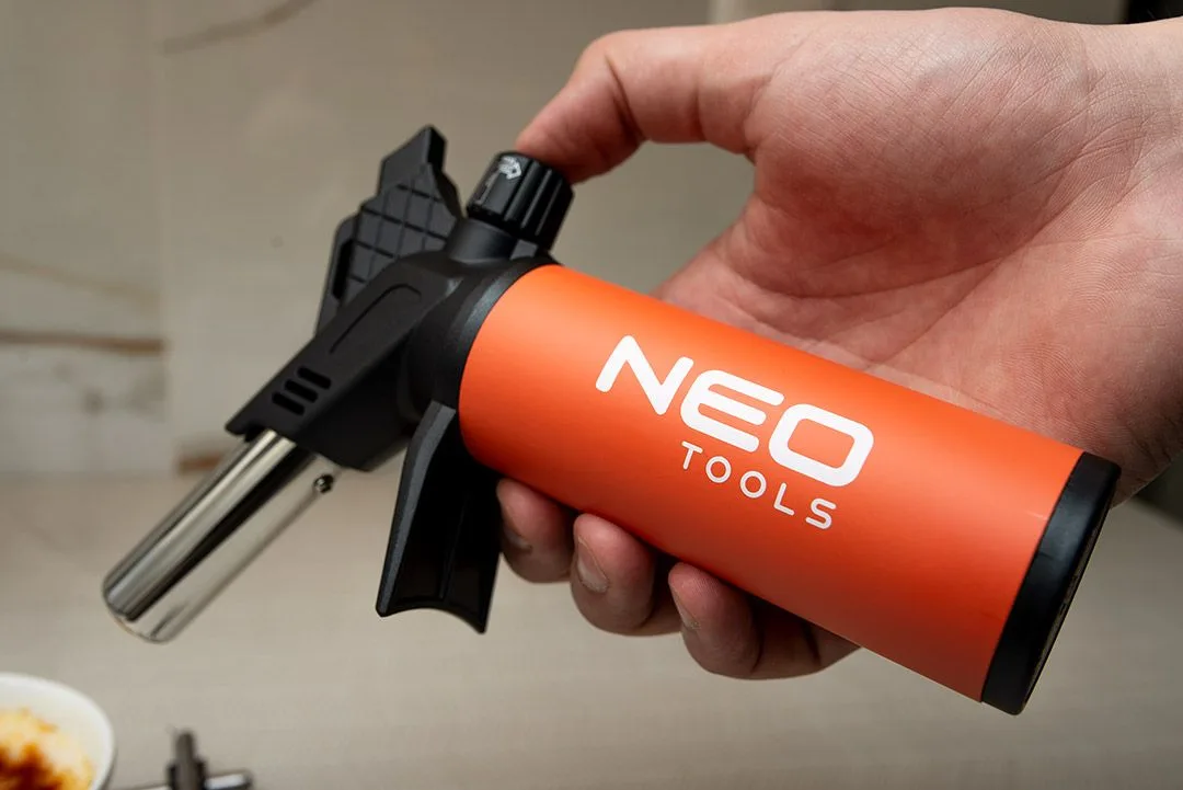 Газовий паяльник Neo Tools 1200°C з п’єзозапалюванням та паливом 12.6 г.