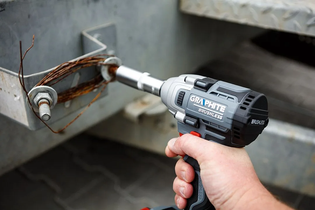 Ударний гайковерт GRAPHITE Energy+ 18В, 330Нм, 2600об/хв, 1/2", 0.9кг, без акумулятора та зарядного пристрою.