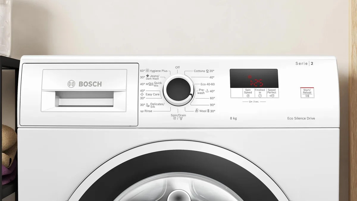 Пральна машина Bosch, фронтальна, 8 кг, 1200 об/хв, клас енергоспоживання A, ширина 59 см, з дисплеєм, біла.