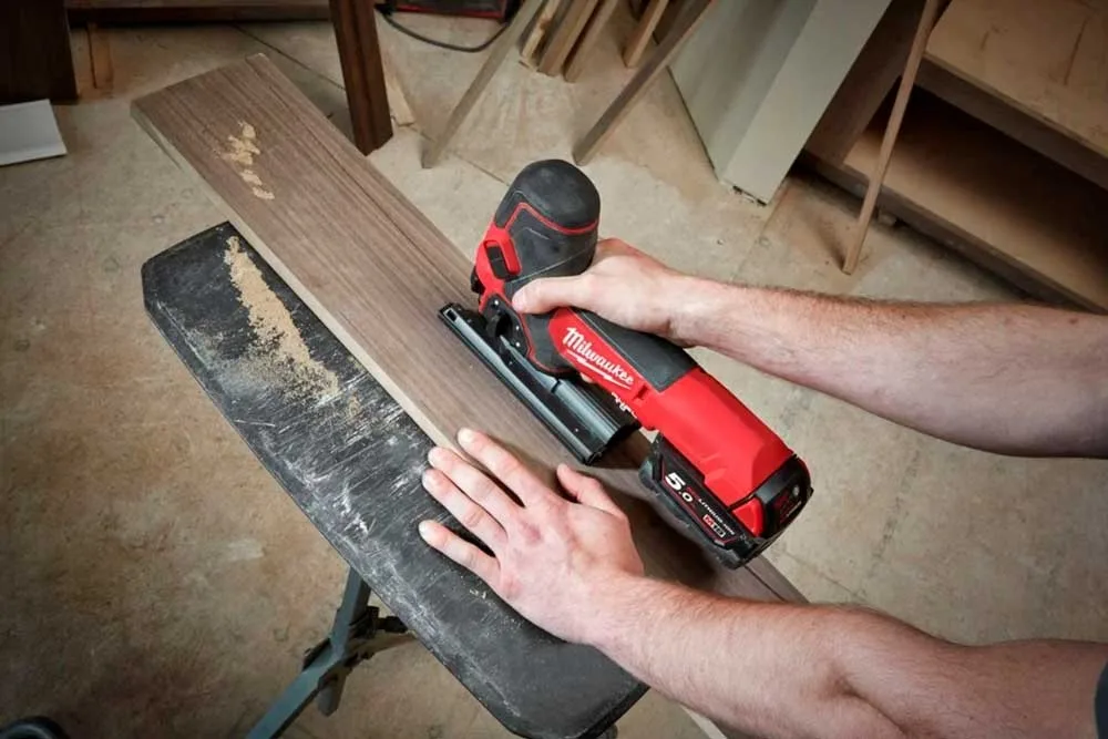 Акумуляторний лобзик Milwaukee M18 FBJS-0X 18В, 1х5.0А·год, 800-3500 об/хв, хід 25 мм, кейс, 2.5 кг, без зарядного пристрою.