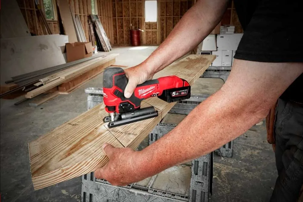 Акумуляторний лобзик Milwaukee M18 FBJS-0X 18В, 1х5.0А·год, 800-3500 об/хв, хід 25 мм, кейс, 2.5 кг, без зарядного пристрою.