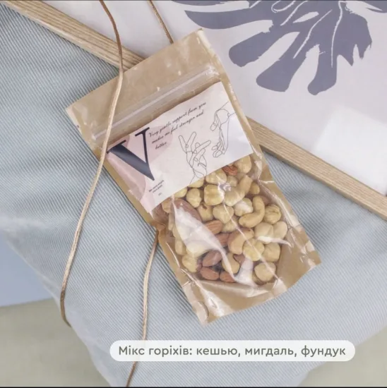 Подарунковий набір Love You чай горіхи солодощі 1000 г