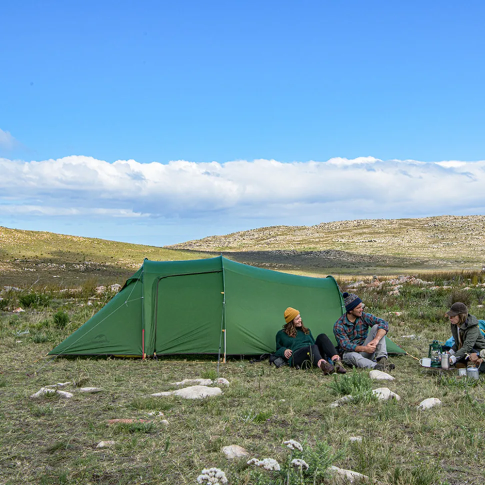 Намет тримісний Naturehike нейлон 420х210х120 см світло-зелений