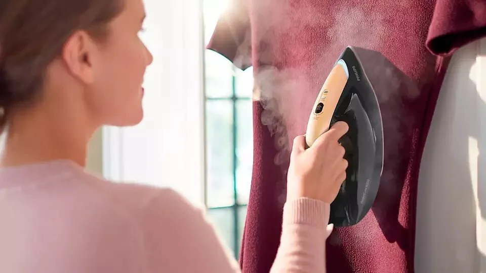 Парогенератор Philips PerfectCare 8000 Series, 2700Вт, 1800мл, паровой удар 700гр, постоянная подача пара 170