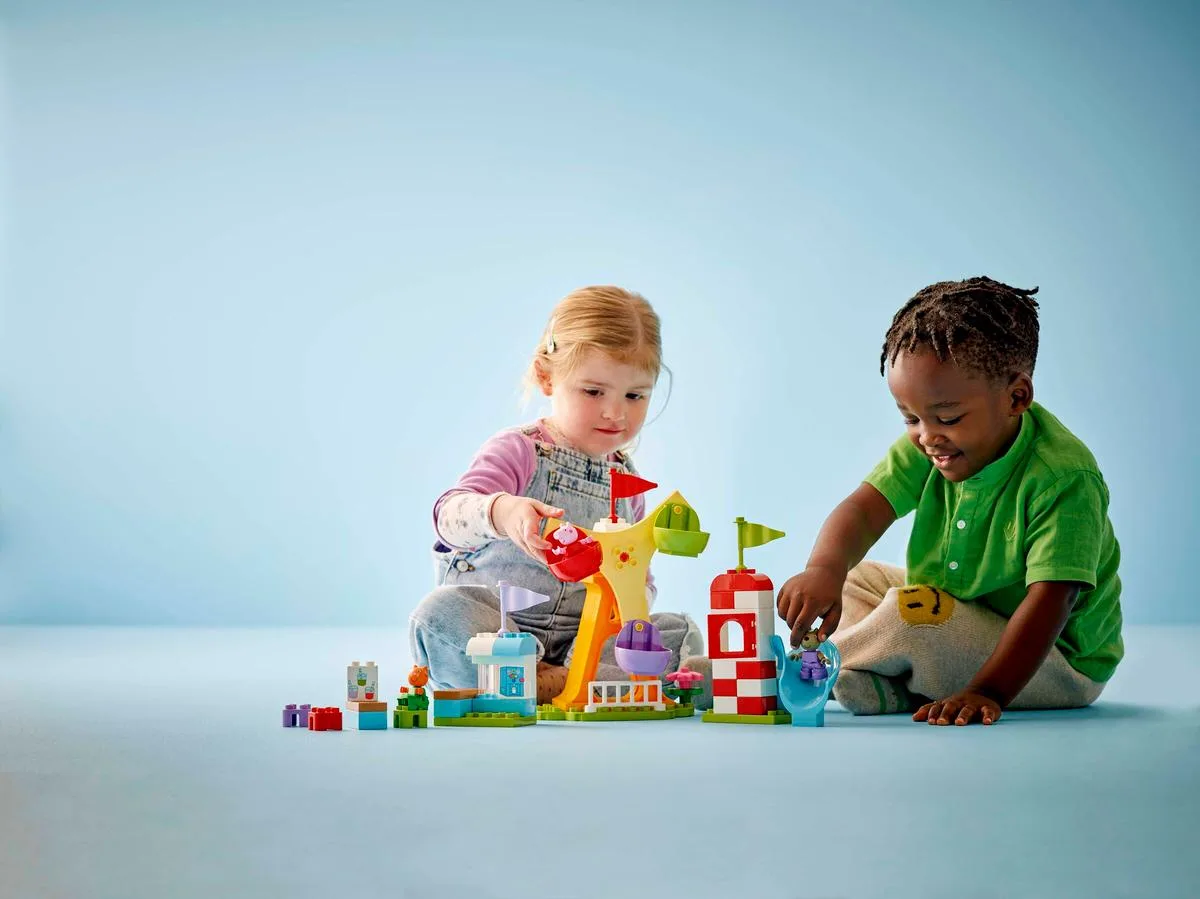 Конструктор LEGO DUPLO 10453 Peppa Pig Ярмарок розваг різнокольоровий пластик 2+