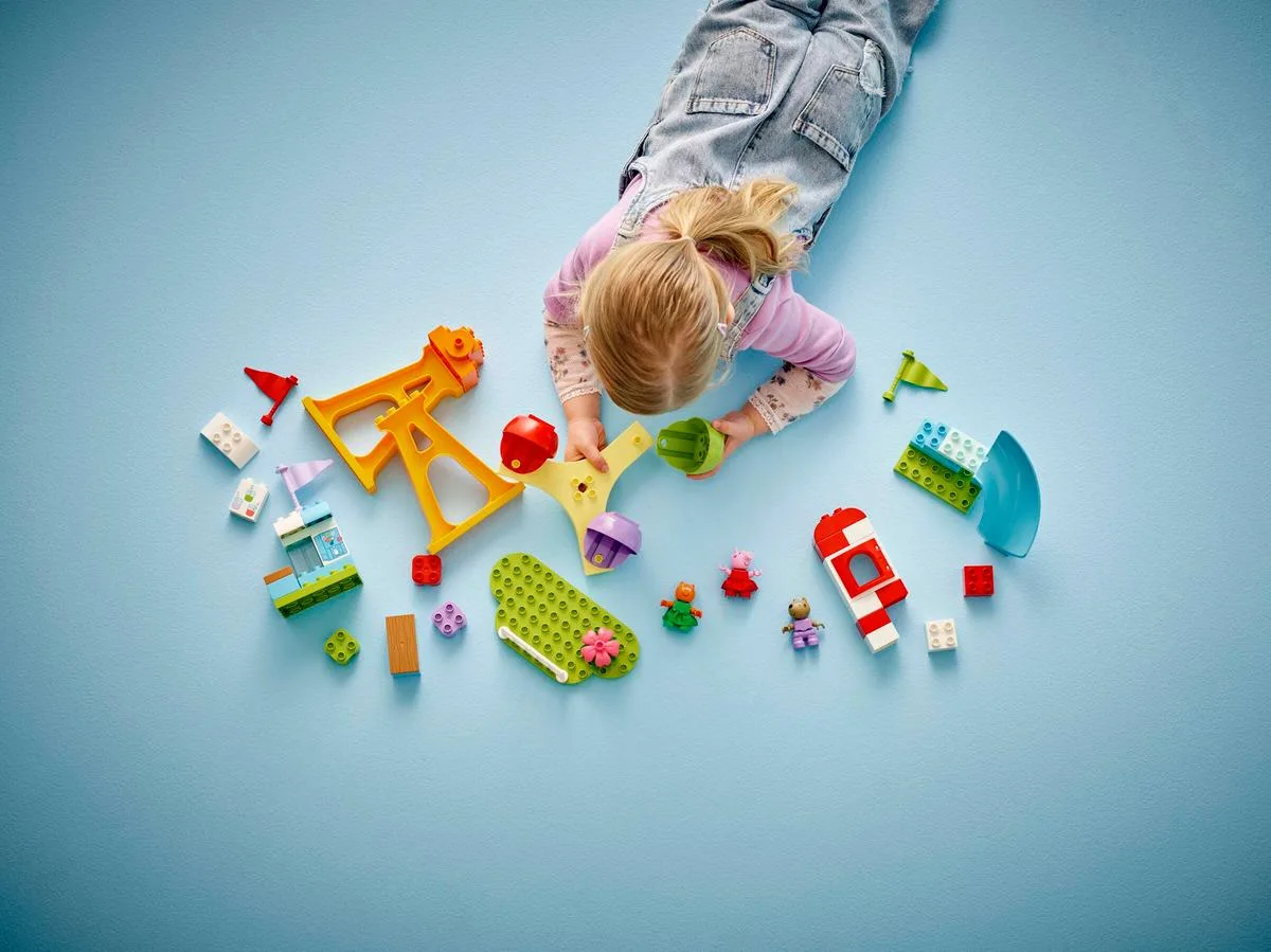 Конструктор LEGO DUPLO 10453 Peppa Pig Ярмарок розваг різнокольоровий пластик 2+