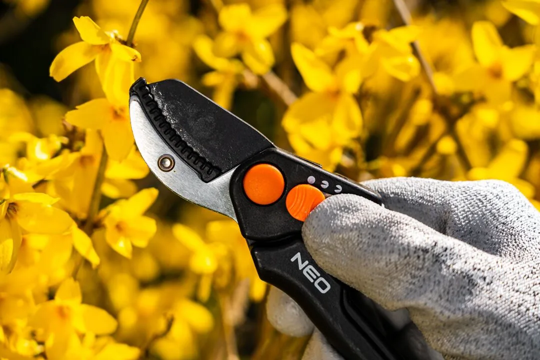 Секатор контактний Neo Tools, D типу різу 15 мм, довжина 185 мм, вага 169 г.