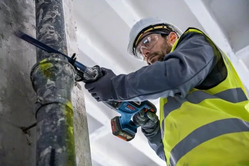 Акумуляторна шабельна пила Bosch Professional GSA 185-LI 18В, пропил 230мм, хід 28мм, вага 3.2кг (без батареї та зарядного пристро