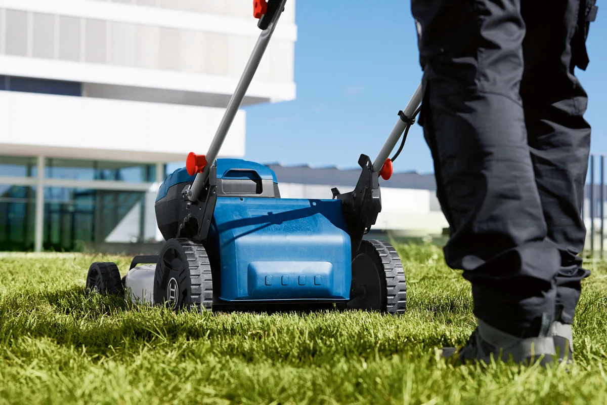 Акумуляторна газонокосарка Bosch Professional GRA 18V2-460, 18В, ширина скошування 46 см, об'єм травозбірника 60 л, висота скошува