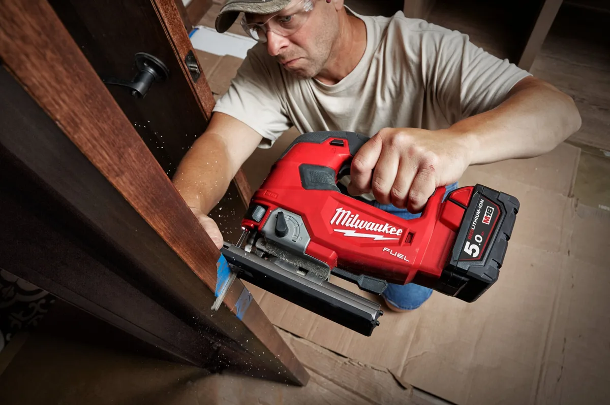 Акумуляторний лобзик Milwaukee M18 FJS-0X 18В, 3500 об/хв, хід 25 мм, кейс, 2.9 кг, без акумулятора та зарядного пристрою.
