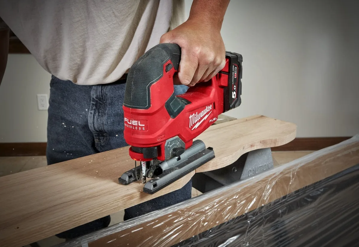 Акумуляторний лобзик Milwaukee M18 FJS-0X 18В, 3500 об/хв, хід 25 мм, кейс, 2.9 кг, без акумулятора та зарядного пристрою.