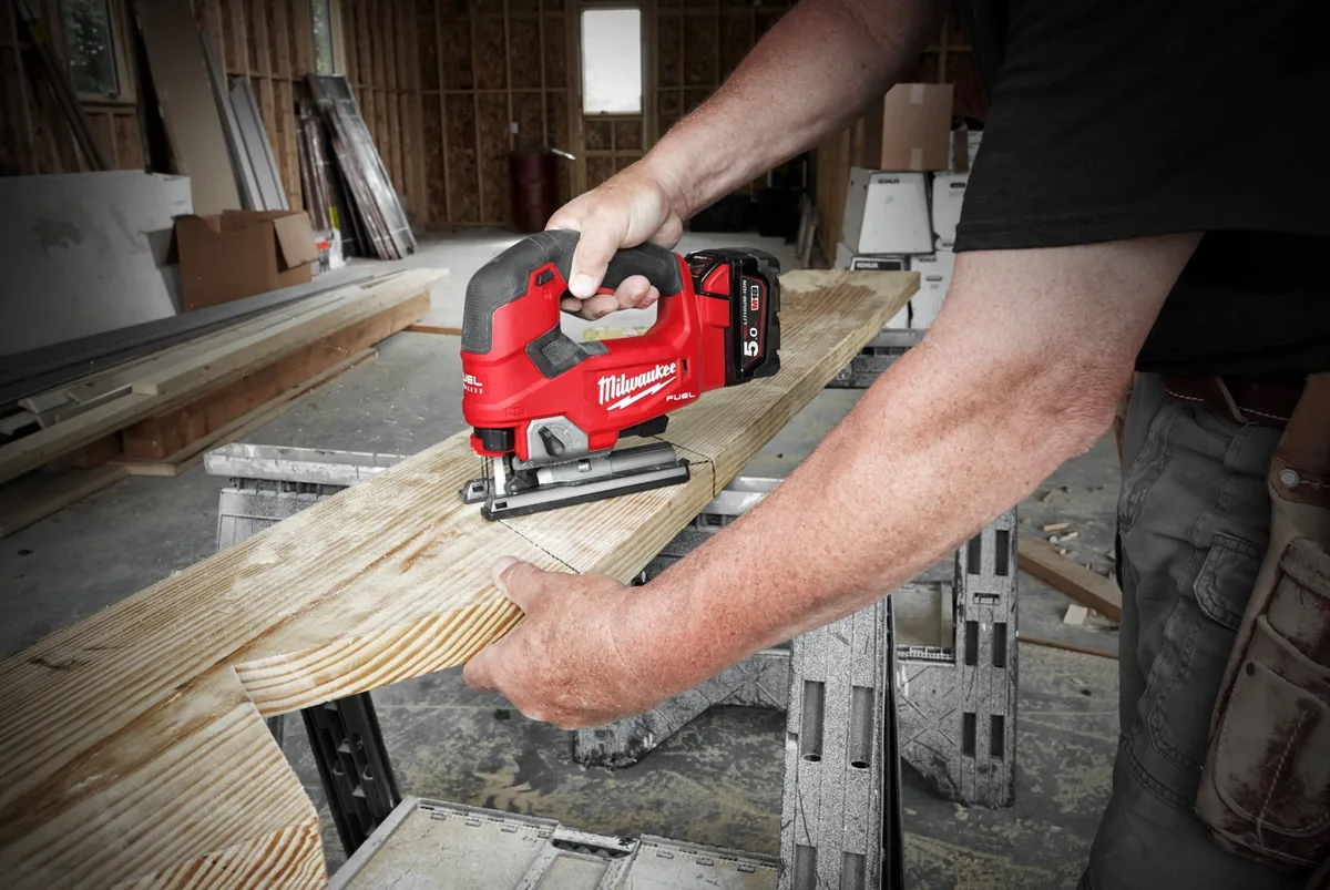 Акумуляторний лобзик Milwaukee M18 FJS-0X 18В, 3500 об/хв, хід 25 мм, кейс, 2.9 кг, без акумулятора та зарядного пристрою.