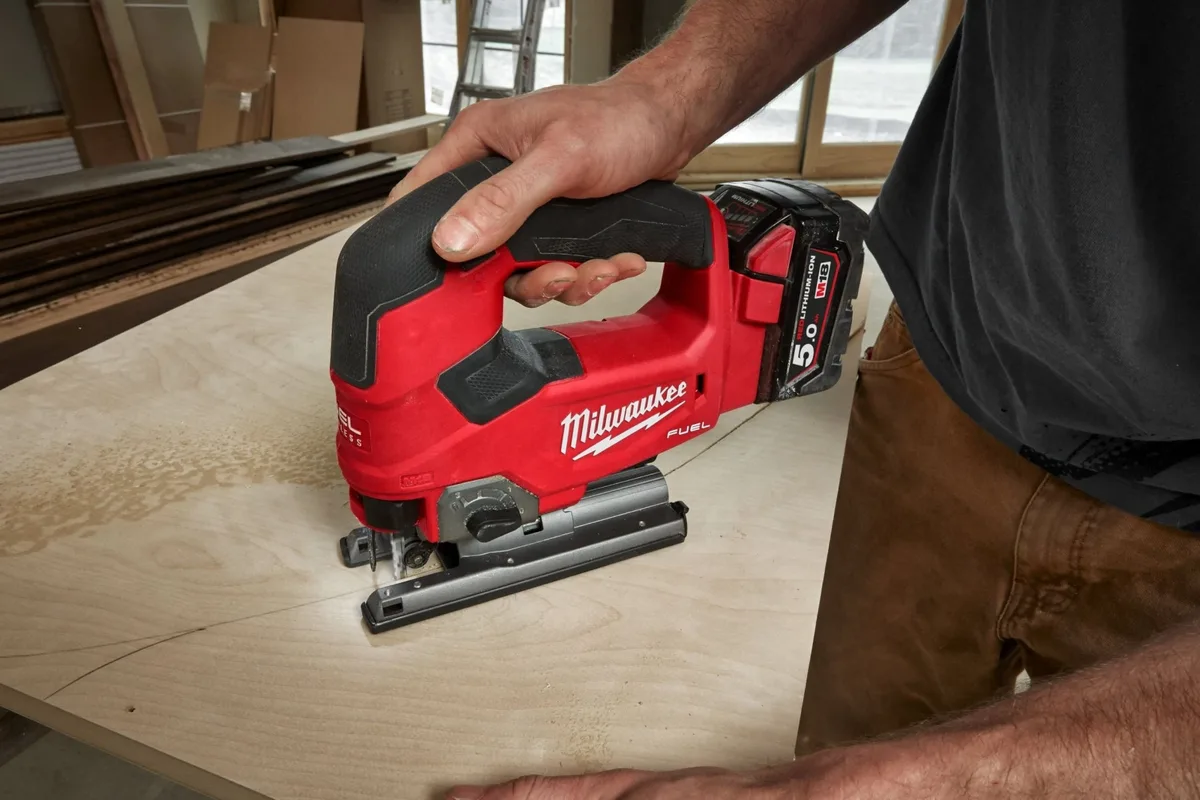 Акумуляторний лобзик Milwaukee M18 FJS-0X 18В, 3500 об/хв, хід 25 мм, кейс, 2.9 кг, без акумулятора та зарядного пристрою.