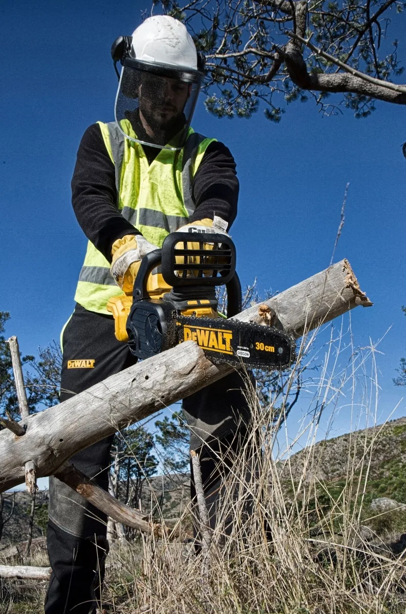 Акумуляторна ланцюгова пила DeWalt 18В з шиною 30 см 3/8" без батареї та зарядного пристрою.