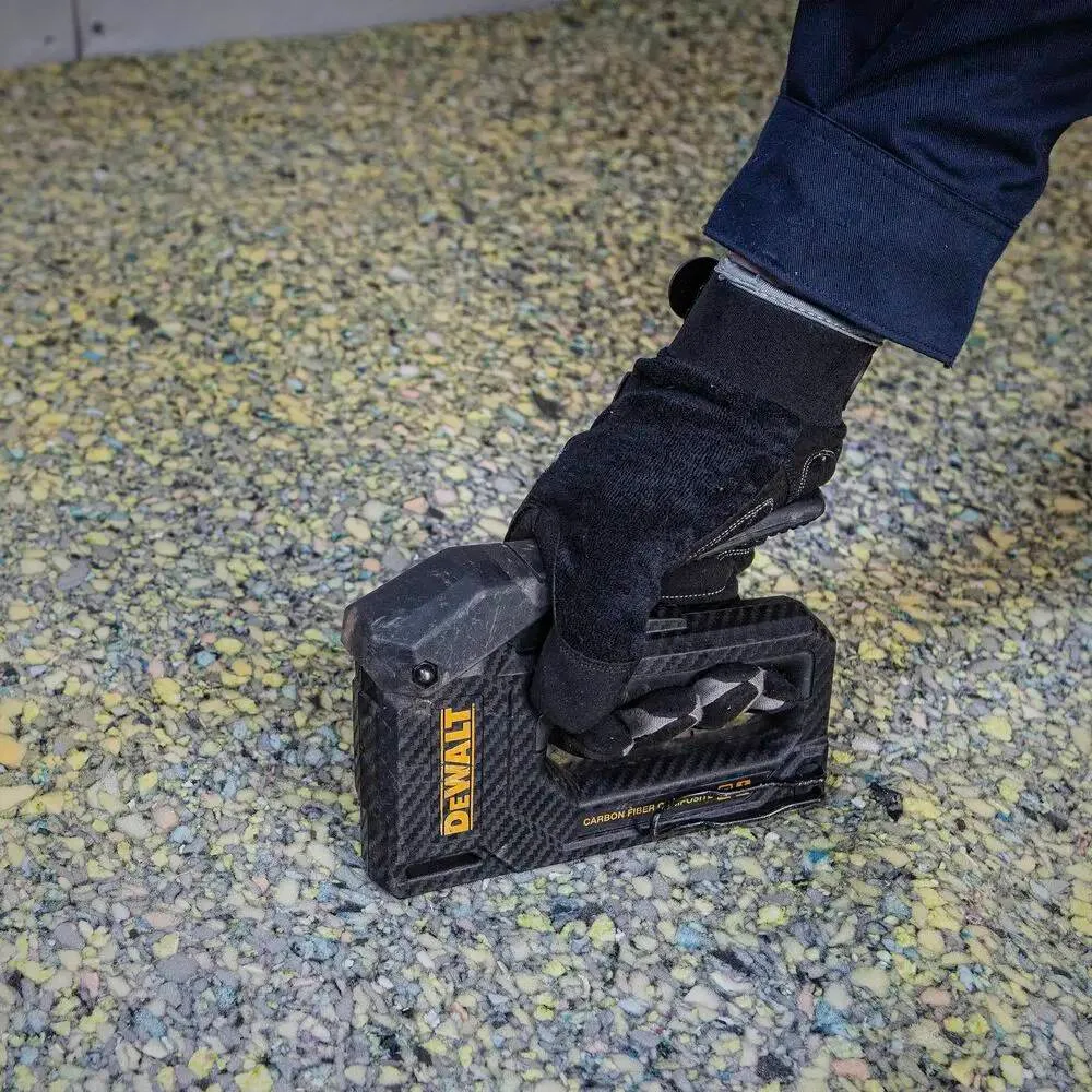 Степлер DeWALT з вуглецевого волокна для скоб G 6-14 мм та цвяхів J 12, 15 мм.